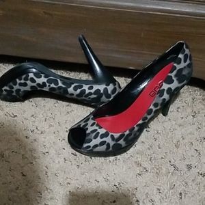 leaopatd peep toe heals